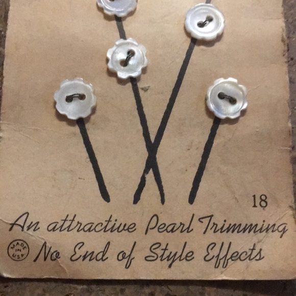 Vintage Lady Washington Pearls Buttons - Picture 3 of 5